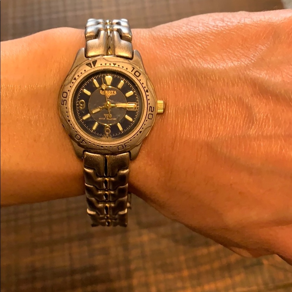 Dakota Watch